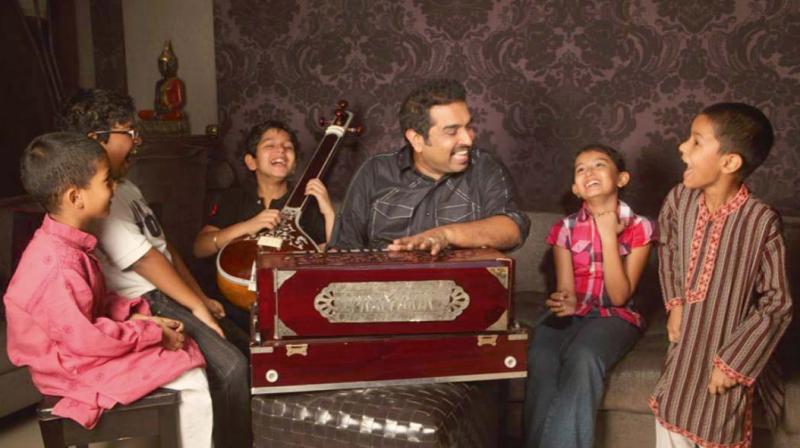 Shankar Mahadevan with students. Shankar Mahadevan with students.